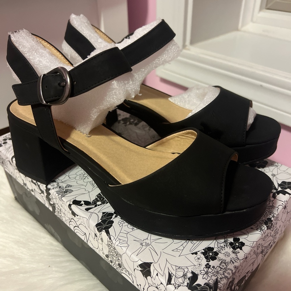 Black CL by Chinese Laundry Krystal Platform Heels in 6W